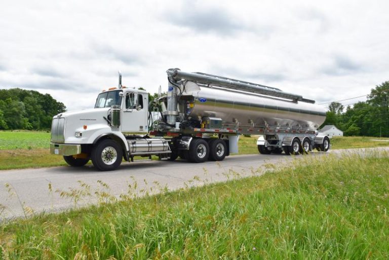 Bulk Feed Trailers Hensley Fabricating & Equipment, Inc.